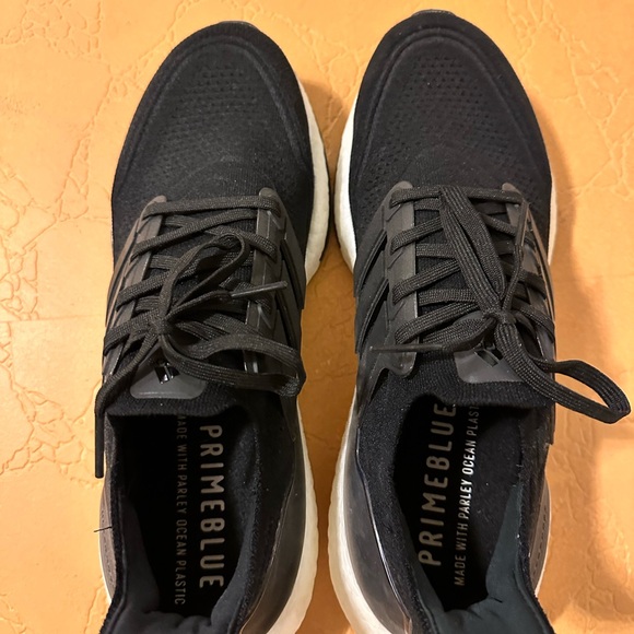 Adidas Ultraboost - Picture 2 of 3